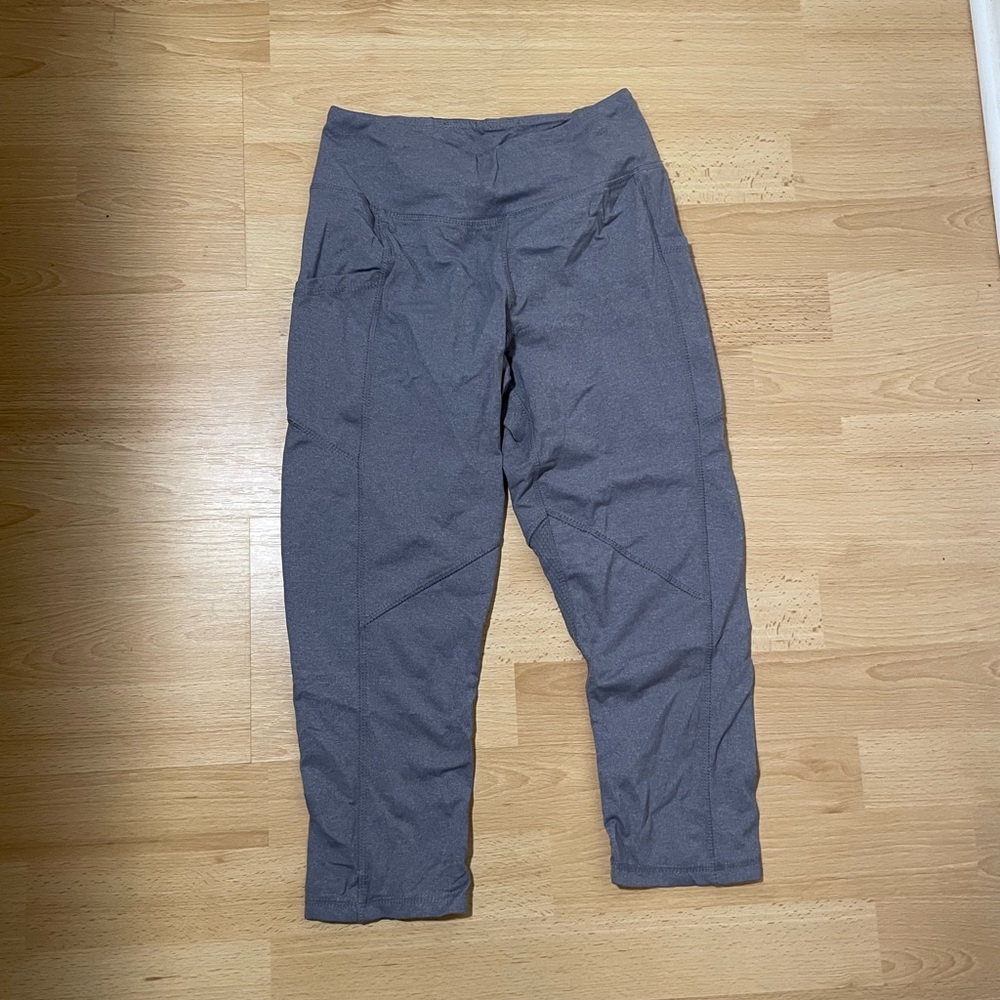 XS Kyodan Capri Compression Grey Workout Leggings with Pocket